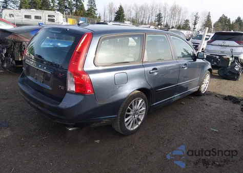 2011 Volvo V50 T5/T5 (Fleet Only)/T5 R-Design z USA, uszkodzony, nr VIN YV1672MW8B2615879